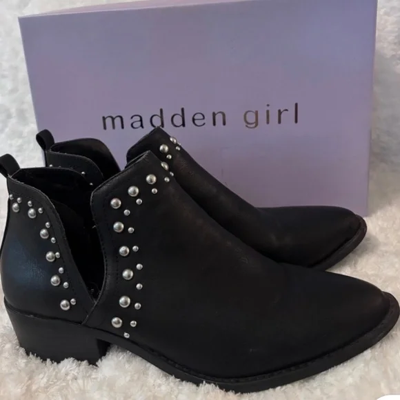 Madden Girl Black Studded Ankle Bootie Sz 8 - Picture 2 of 10